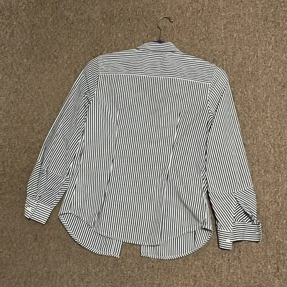 Banana Republic Button Down Shirts. 💕 - Picture 6 of 9